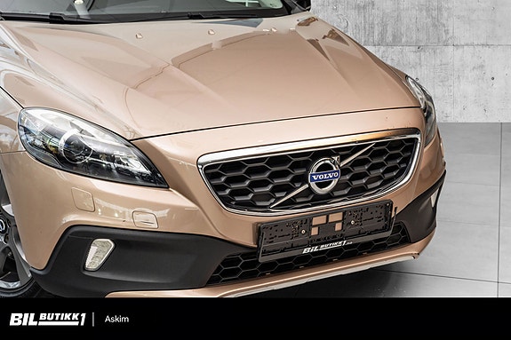 Volvo V40 Cross Country 2 of 5