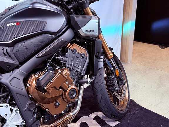 Honda CB 650 R **GARANTI / SERVICE** 16 of 19