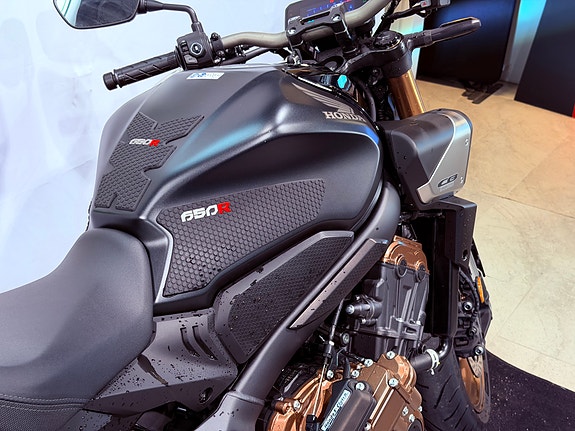 Honda CB 650 R **GARANTI / SERVICE** 11 of 19