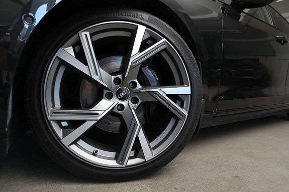 Audi A8 8 of 30