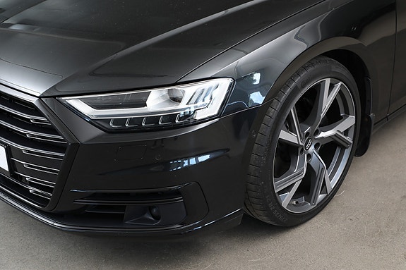 Audi A8 7 of 30