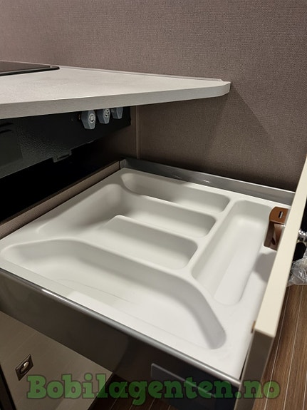 Etrusco T 6.9 SB Hymer/ NYBIL / Solcelle / Ryggekamera / Markise / Lettmetallfelger / Stor gjennomgående garasje / Skyroof / Gassalarm ++ 23 of 30