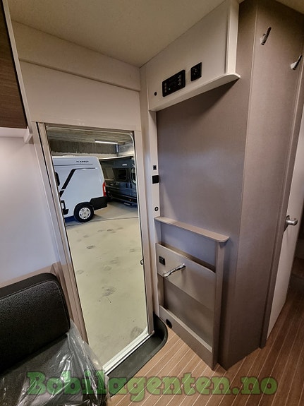 Etrusco T 6.9 SB Hymer/ NYBIL / Solcelle / Ryggekamera / Markise / Lettmetallfelger / Stor gjennomgående garasje / Skyroof / Gassalarm ++ 18 of 30
