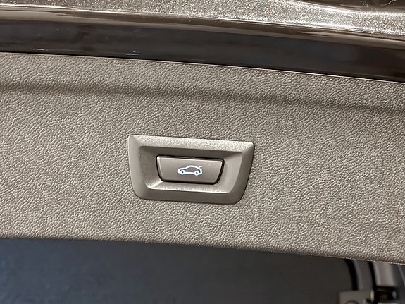 BMW iX 30 of 30