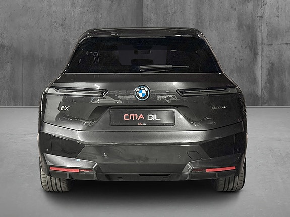 BMW iX 9 of 30
