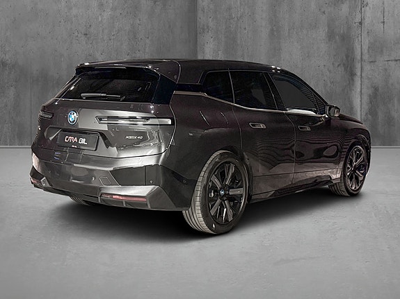 BMW iX 8 of 30