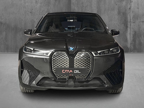 BMW iX 4 of 30