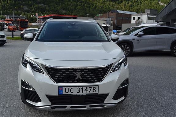 Peugeot 3008 2 of 5