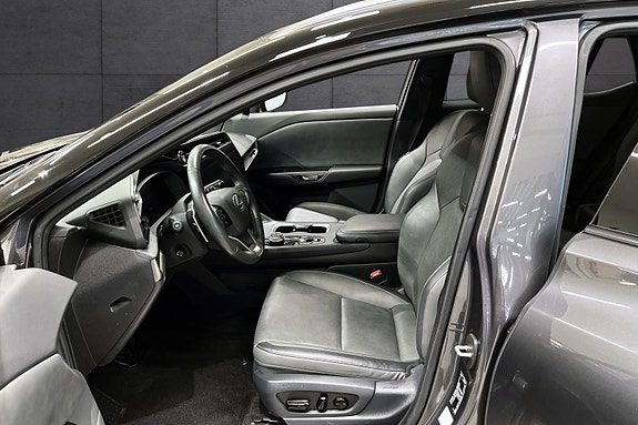Lexus RZ450e 11 of 20