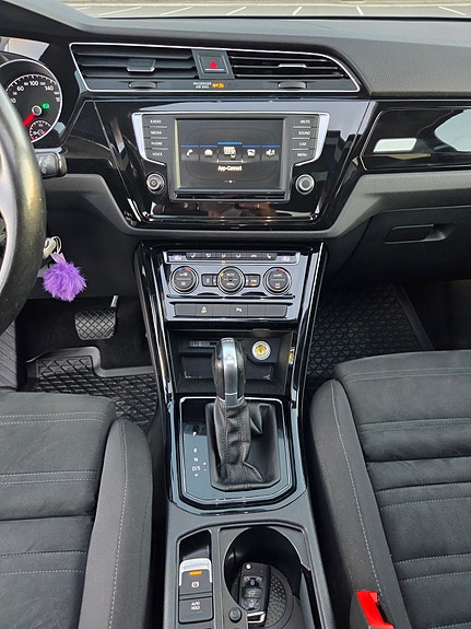 Volkswagen Touran 22 of 30