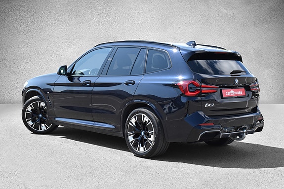 BMW iX3 4 of 5