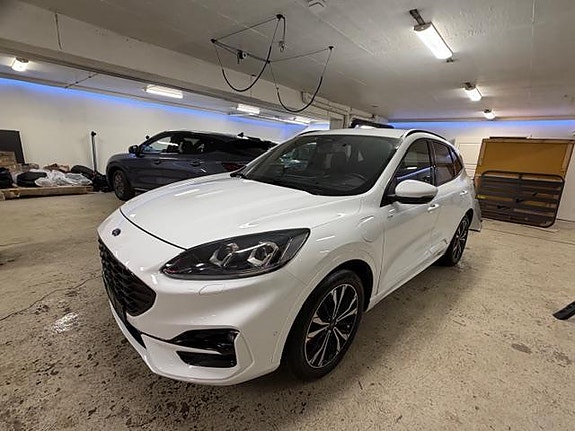 Ford Kuga 2 of 5