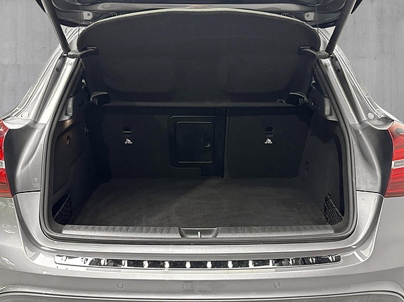 Mercedes-Benz GLA180 9 of 26
