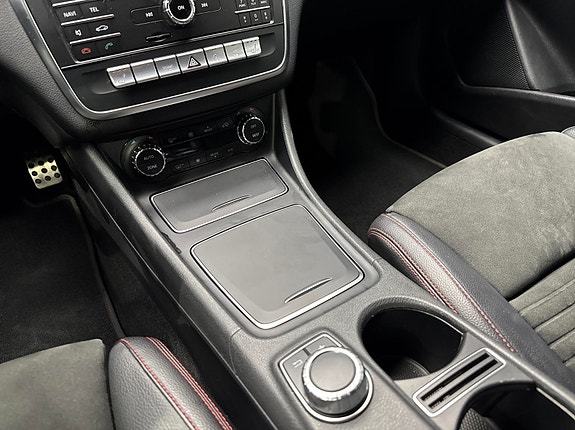 Mercedes-Benz GLA180 17 of 26