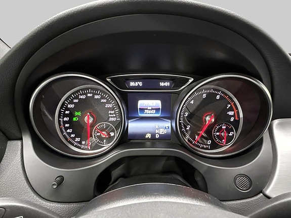 Mercedes-Benz GLA180 16 of 26