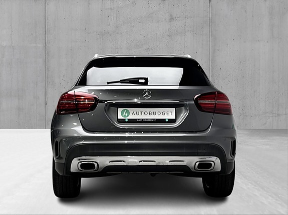 Mercedes-Benz GLA180 5 of 26