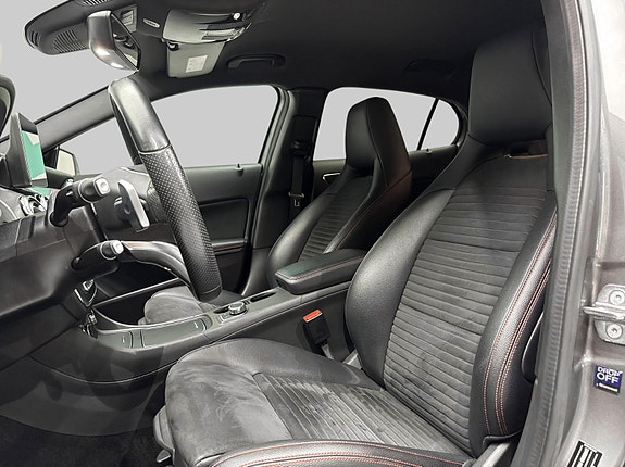 Mercedes-Benz GLA180 10 of 26