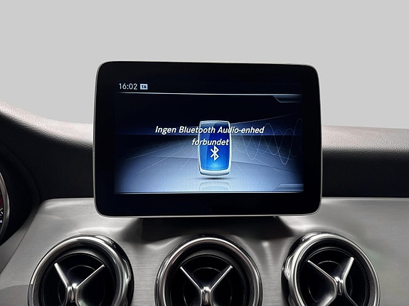 Mercedes-Benz GLA180 22 of 26