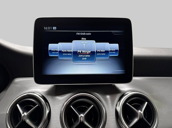 Mercedes-Benz GLA180 20 of 26