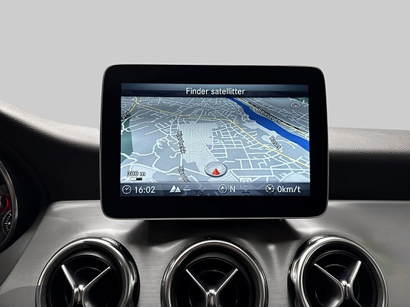 Mercedes-Benz GLA180 21 of 26