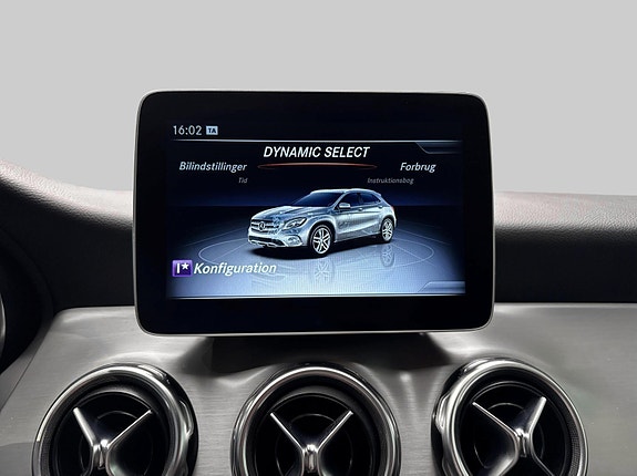 Mercedes-Benz GLA180 24 of 26