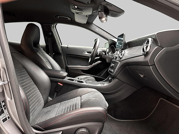 Mercedes-Benz GLA180 12 of 26