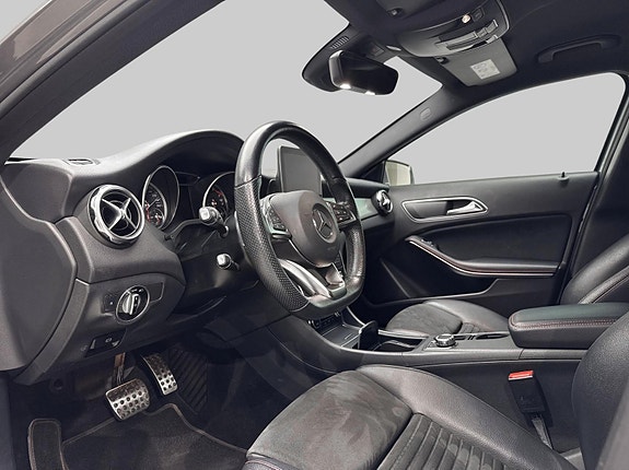 Mercedes-Benz GLA180 11 of 26