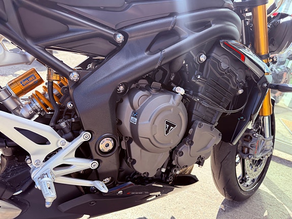 Triumph Speed Triple 1200RS //DEMO 6 of 11