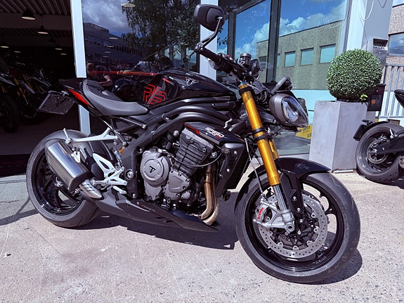 Triumph Speed Triple 1200RS //DEMO 2 of 11