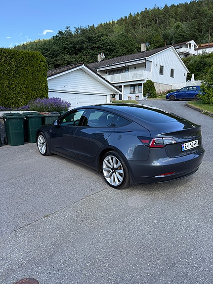 Tesla Model 3 2 of 5