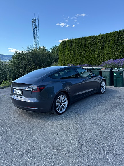 Tesla Model 3 4 of 5