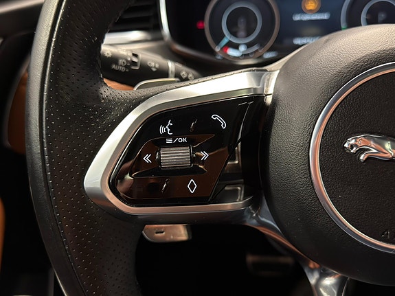 Jaguar F-PACE 21 of 30