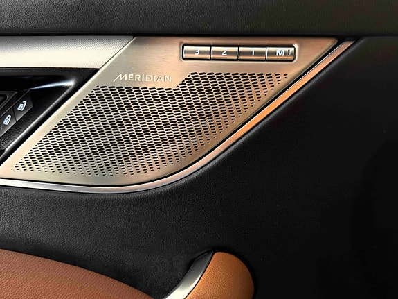 Jaguar F-PACE 14 of 30