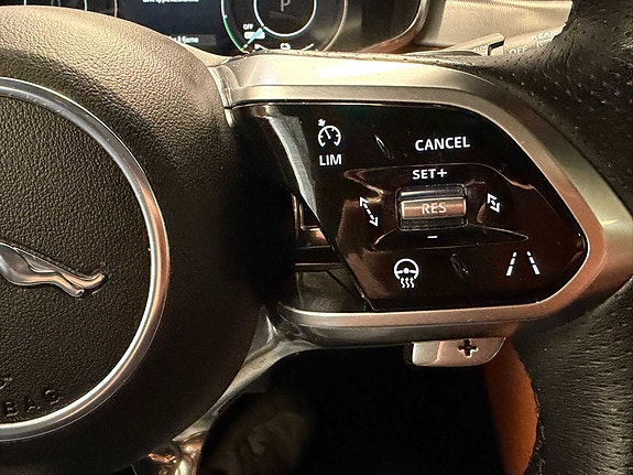Jaguar F-PACE 22 of 30