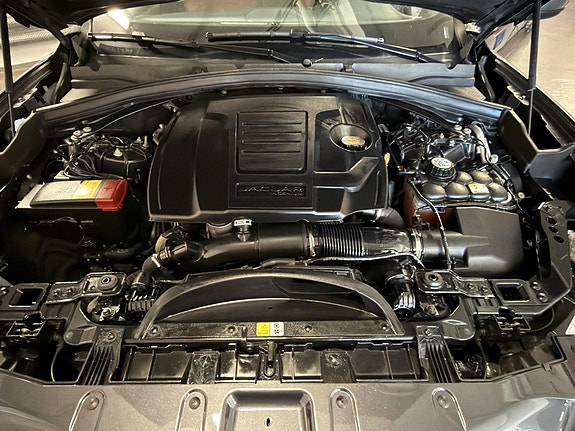 Jaguar F-PACE 8 of 30