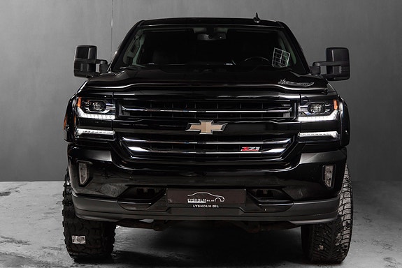 Chevrolet Silverado 3 of 5