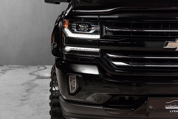 Chevrolet Silverado 4 of 5