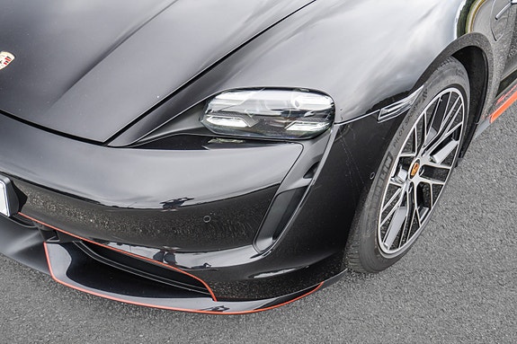 Porsche Taycan 6 of 30