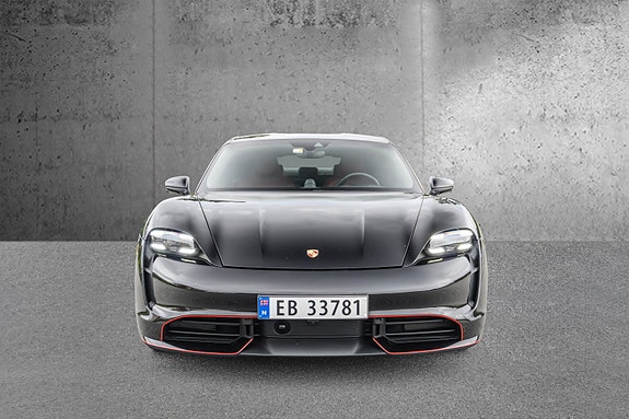 Porsche Taycan 3 of 5
