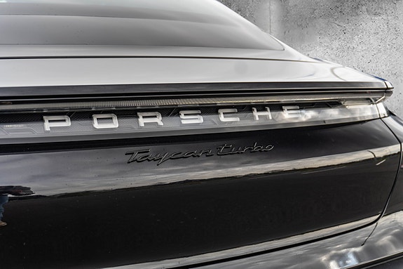 Porsche Taycan 14 of 30