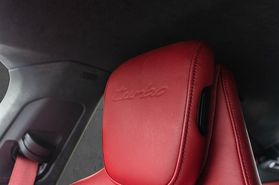 Porsche Taycan 21 of 30