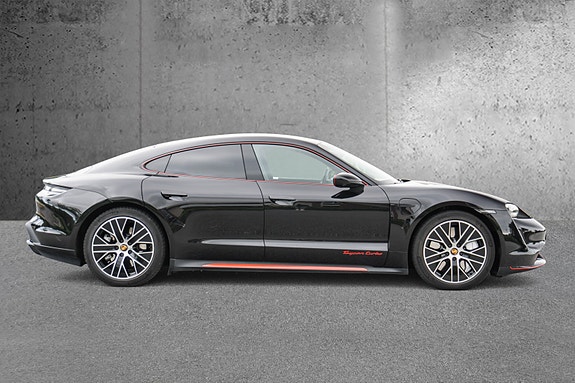 Porsche Taycan 8 of 30