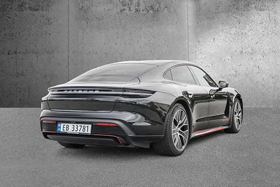 Porsche Taycan 9 of 30