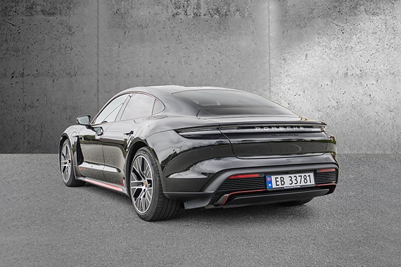 Porsche Taycan 10 of 30