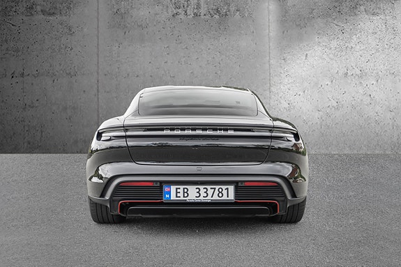 Porsche Taycan 12 of 30