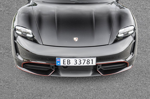 Porsche Taycan 4 of 5
