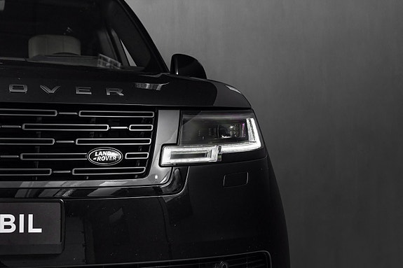 Land Rover Range Rover 2 of 5