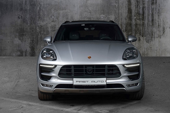 Porsche Macan 4 of 5