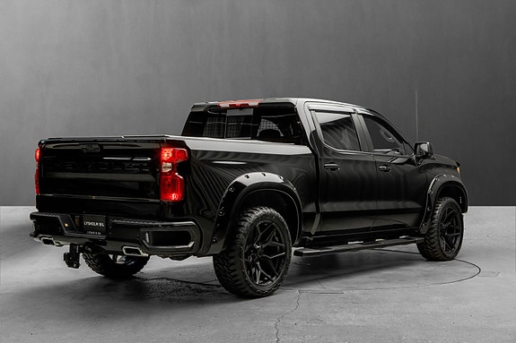 Chevrolet Silverado 3 of 5