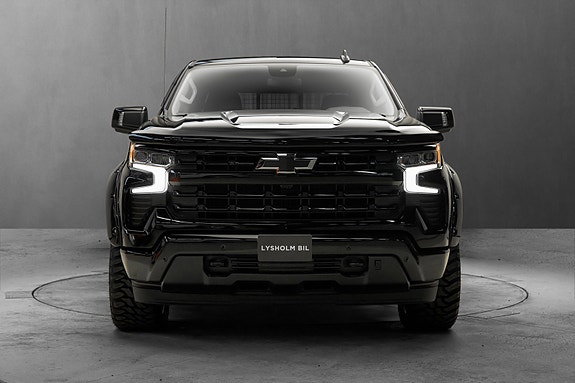 Chevrolet Silverado 2 of 5